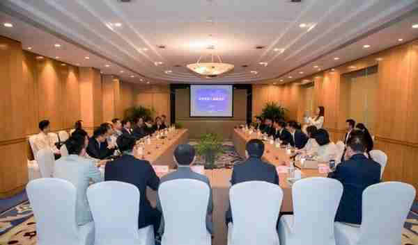 首届世界沈阳人圆桌会议在上海举行